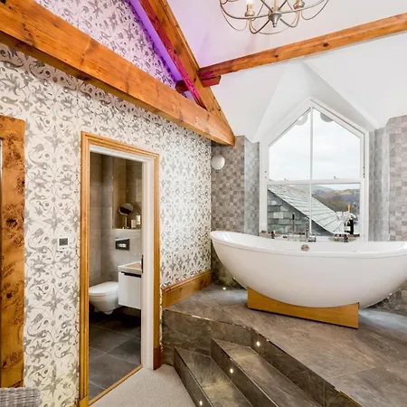 Villa Howtown Sleeps 12