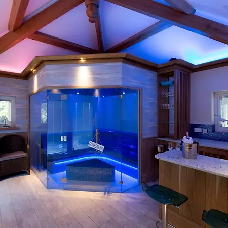 Howtown Sleeps 12 * Watermillock