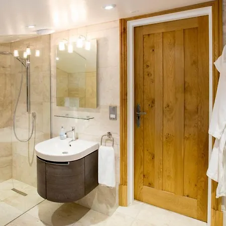 Villa Howtown Sleeps 12