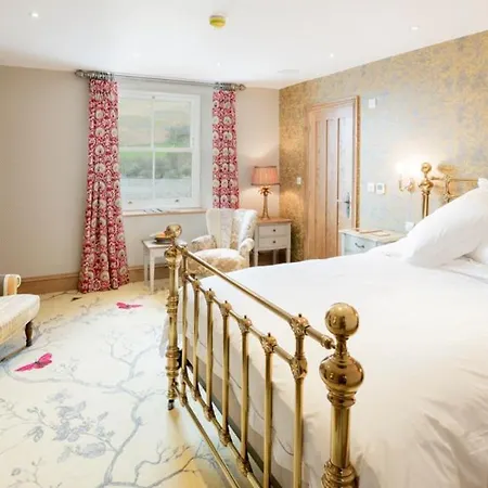 Howtown Sleeps 12