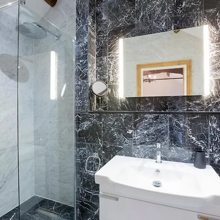 Villa Howtown Sleeps 12 *