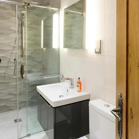 Howtown Sleeps 12 Villa *