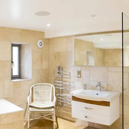 Howtown Sleeps 12 Villa *
