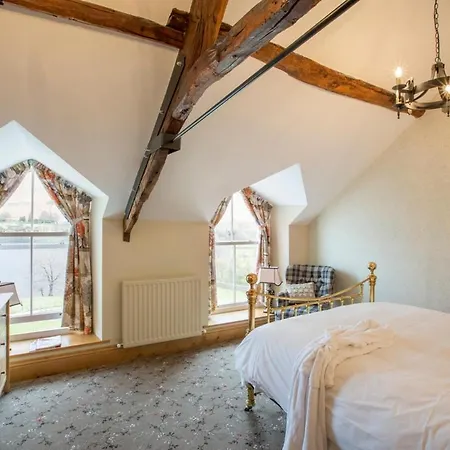 Howtown Sleeps 12 Villa